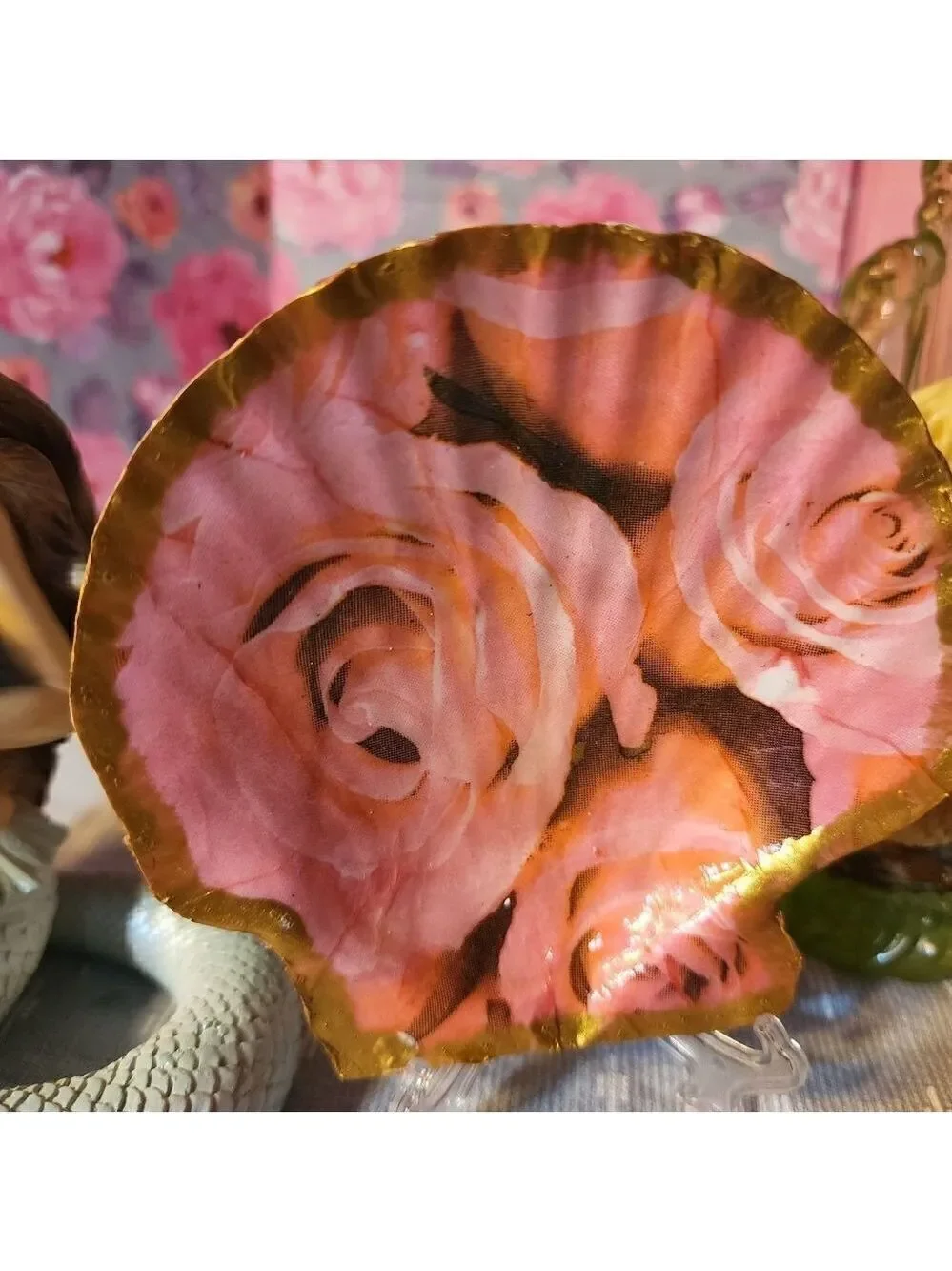 DECOUPAGE PINK ROSES ON A SCALLOPED SHELL
